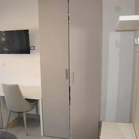 La Perla Guest house