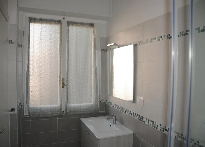 La Perla Guest house